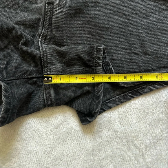 Levi’s High Waisted Denim Mom Shorts Black Size 33 - Picture 7 of 10